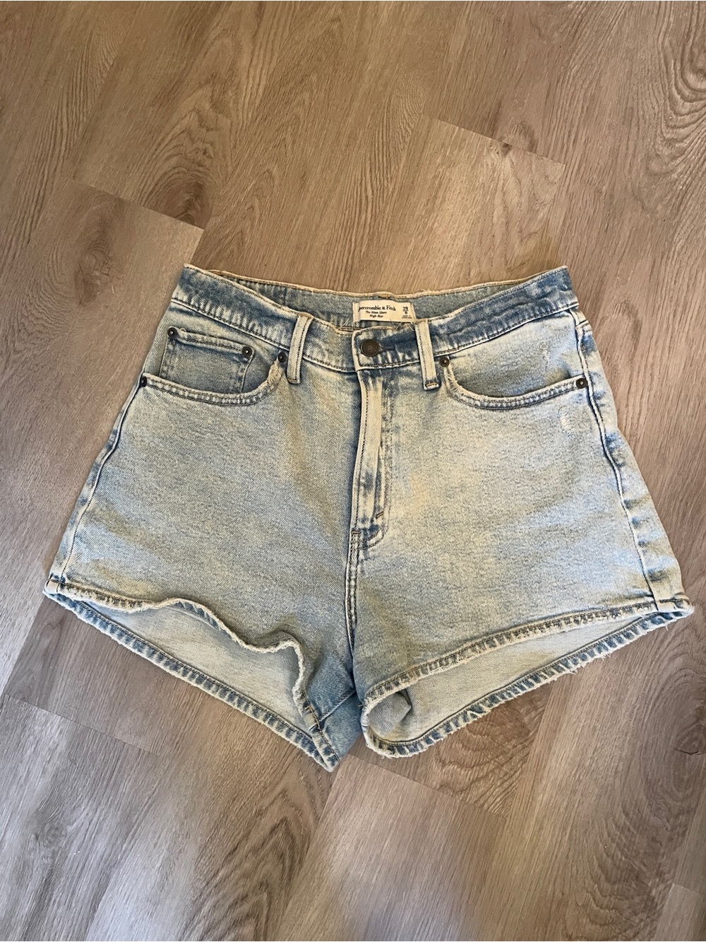 Abercrombie denim shorts mom jeans high rise curve love lightwash